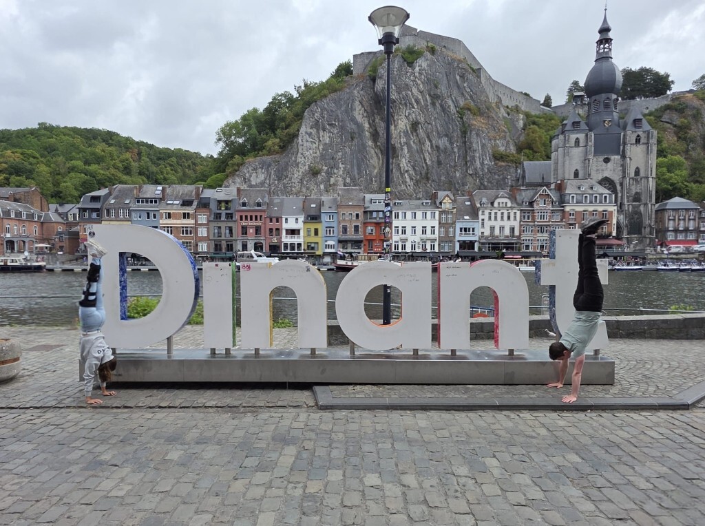 Dinand Clarissa Handstand LS