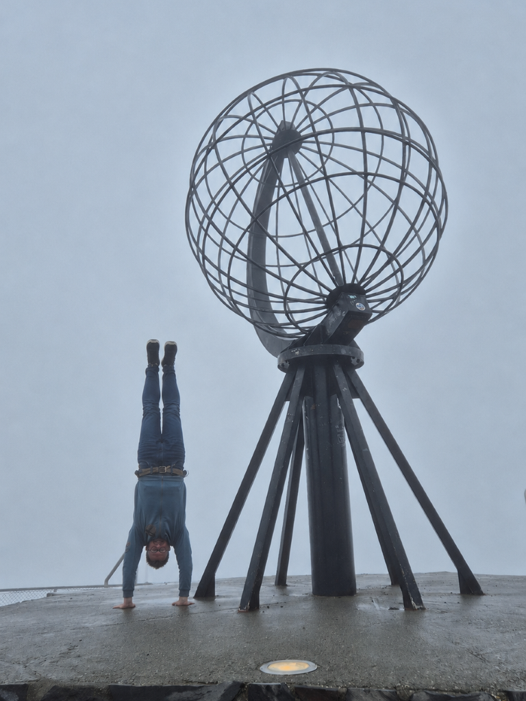 hans l handstand PT
