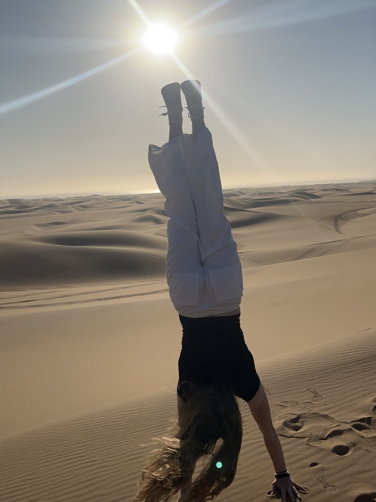 karlijn n handstand PT