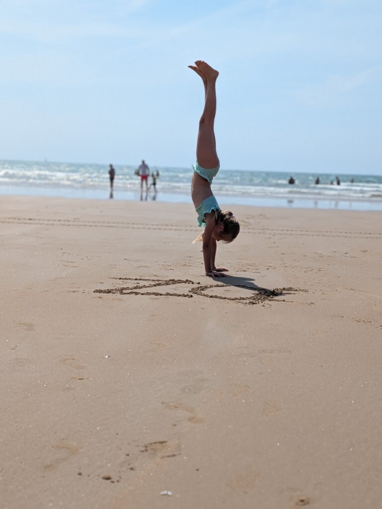 zoe s handstand PT